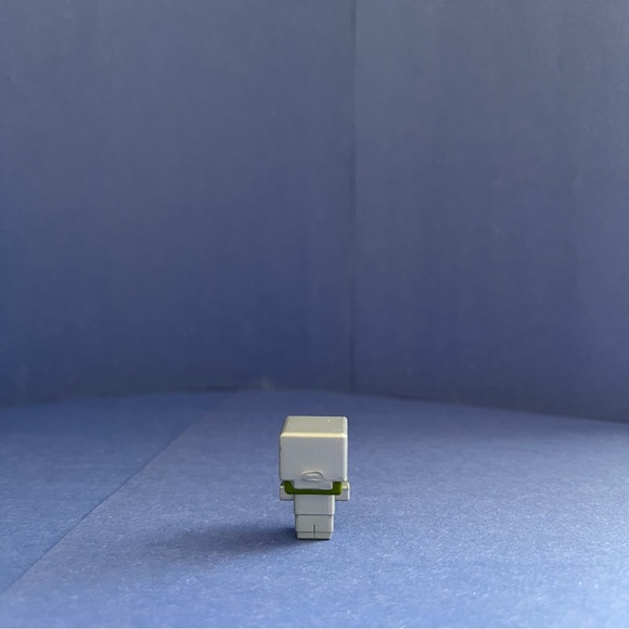 Minecraft Netherrack Series 3 Zombie 1 Mini Figure [with Iron Armor] - Picture 2 of 3